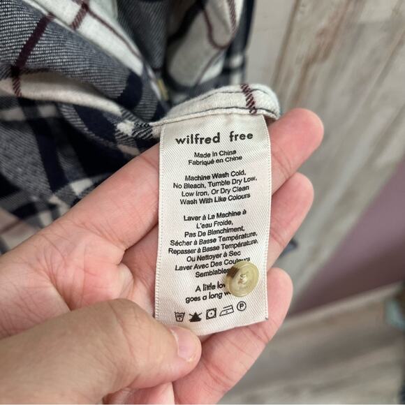 Wilfred Free Aritzia Blue Plaid Flannel Button Front Long Sleeve Shirt - Picture 3 of 6